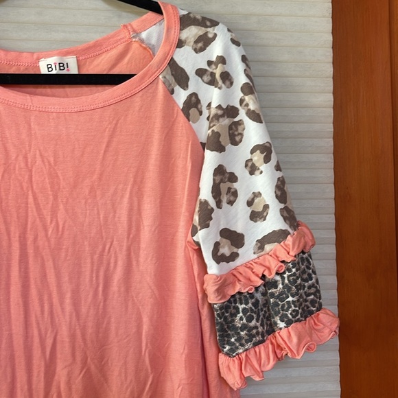 Peach leopard print Boho Bohemian layered sleeve blouse top BiBi brand NWOT - Picture 6 of 10